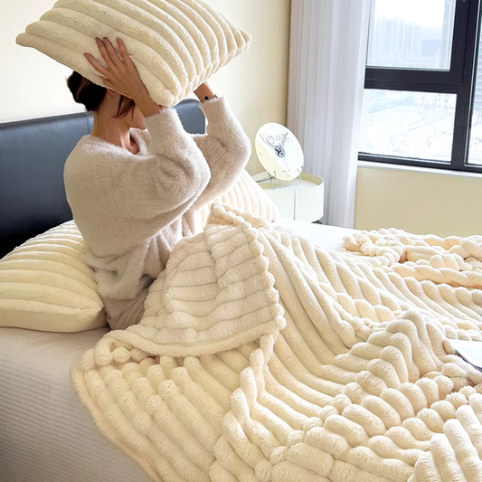 Dovira - weiche Fleece Kuscheldecke